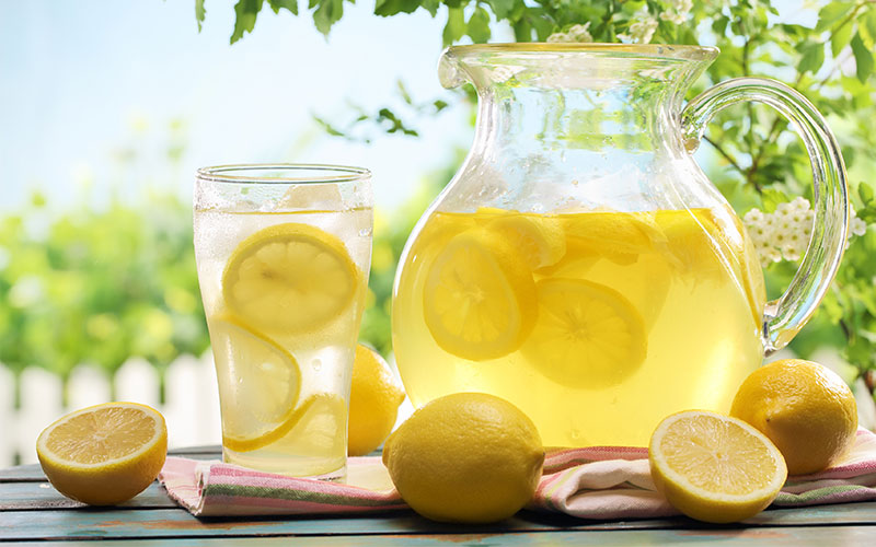 Acqua e limone, l'elisir del mattino