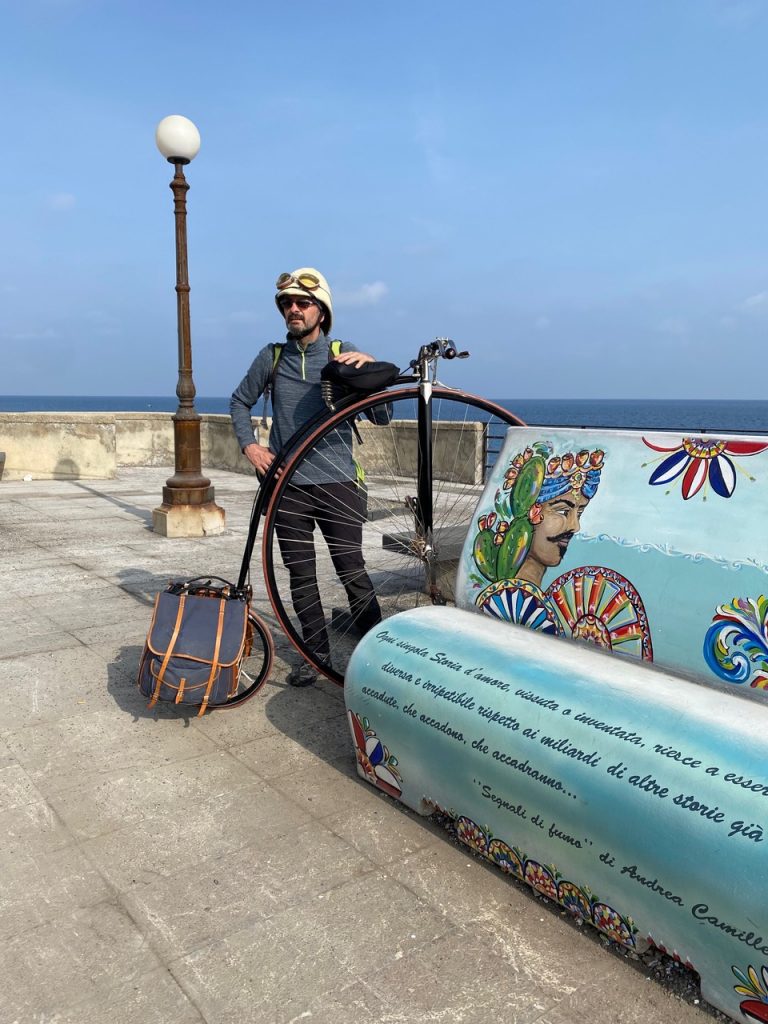Sicilia Capo Nord su un velocipede ottocentesco