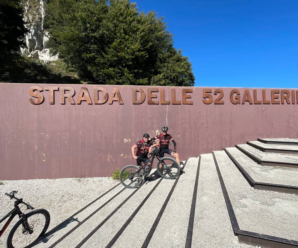 Strada degli Eroi, strada delle 52 gallerie